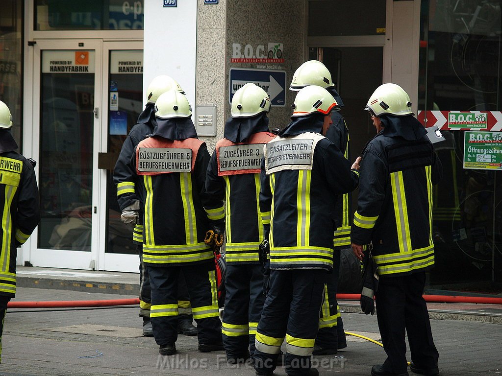 Schwerer Kellerbrand Koeln Ehrenfeld Venloerstr P055.JPG